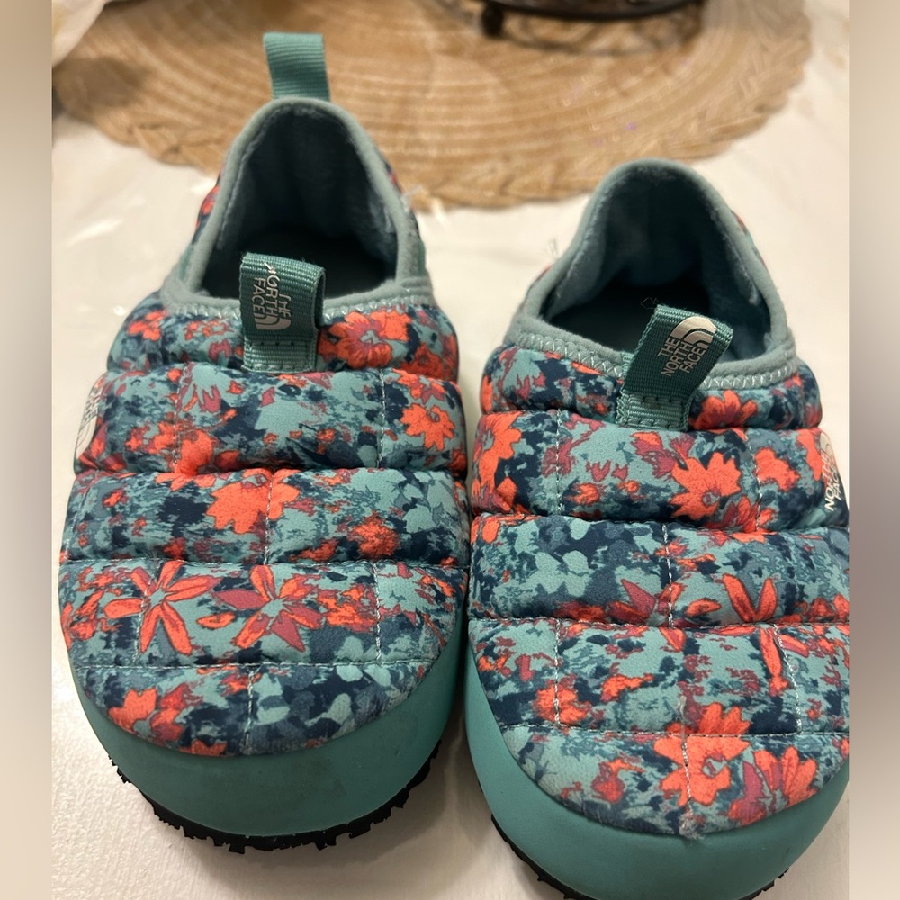The North Face Kids' Floral Slippers - Teal and Coral